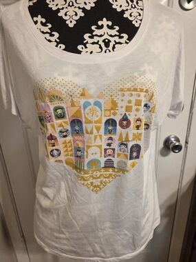White its a small world Graphic Heart Womens Tee